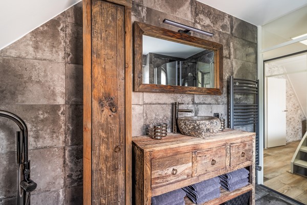 Foto - Te koop: 2-1- kapwoning met oprit!